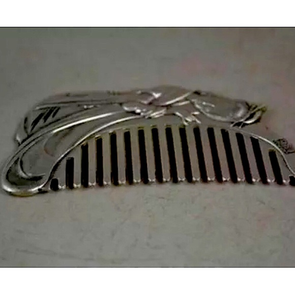 Chinese Handcarved Comb - Picture 2 of 6